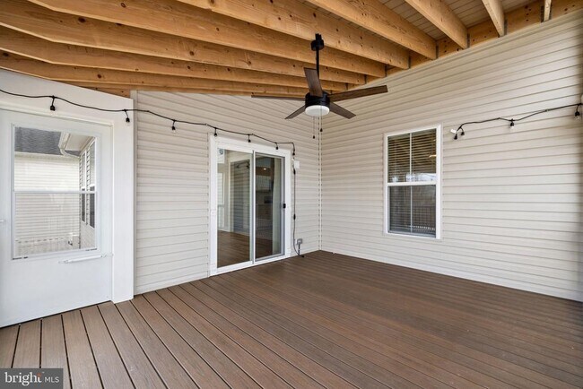 Building Photo - 513 Parkland Dr