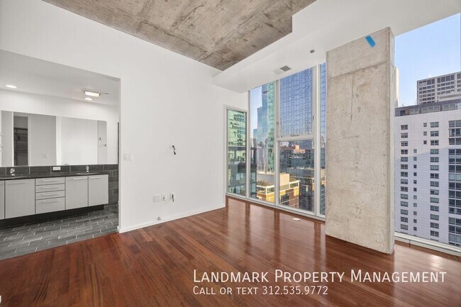 Building Photo - 550 N St Clair St