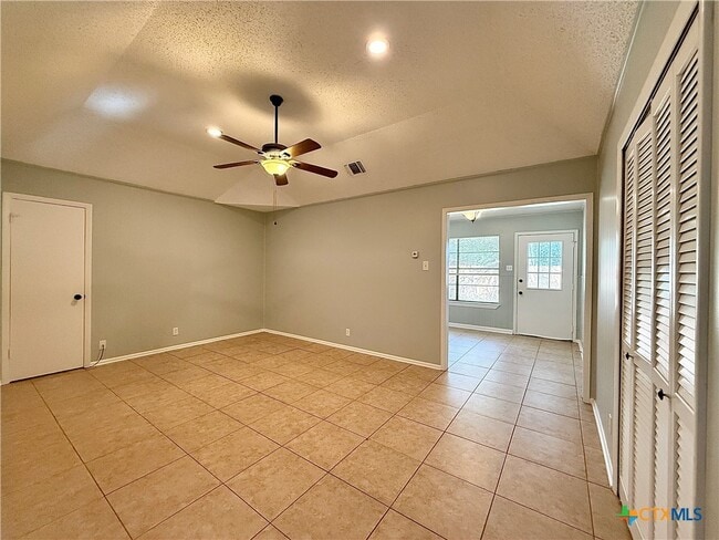 Building Photo - 705 Woodcrest Cir