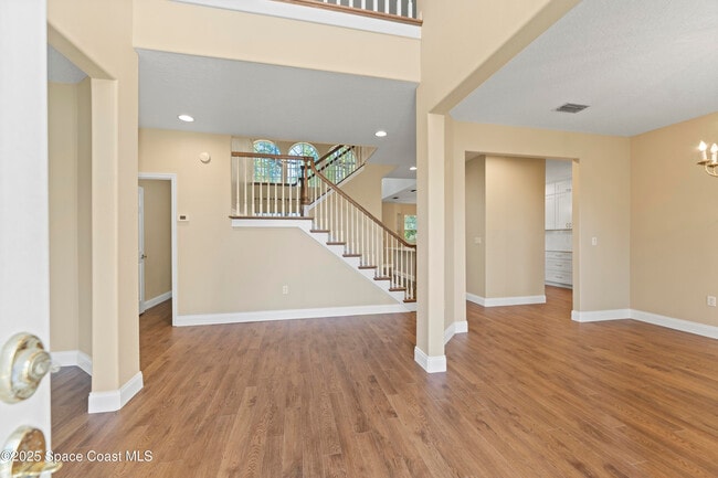 Building Photo - 500 Hidden Hollow Dr