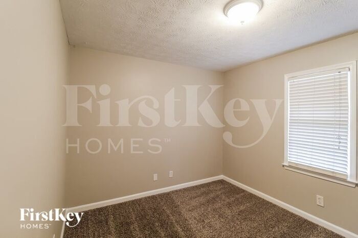 Building Photo - 1580 Summit Point