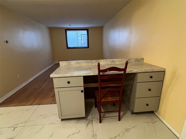 Building Photo - 134 W Main St