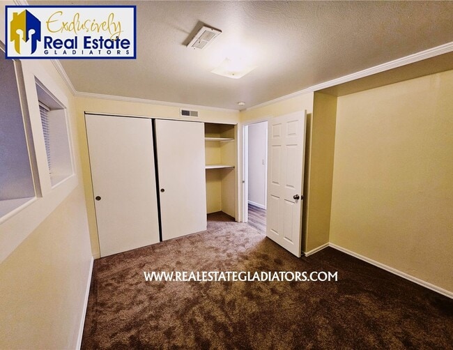Building Photo - Pet Friendly Fresh 3 bed 2 bath with fully fenced yard