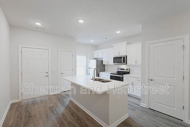 Building Photo - 2065 Lotus Dr