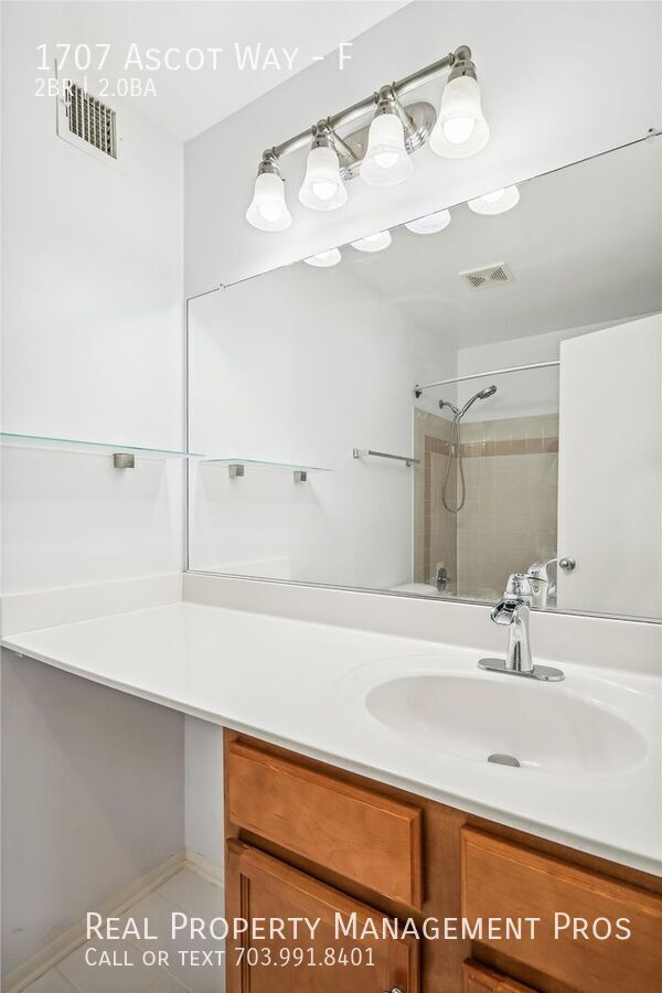 Building Photo - 1707 Ascot Way