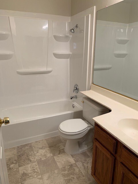 Building Photo - Spacious 3 Bedroom / 2 Bath Home with a Bo...