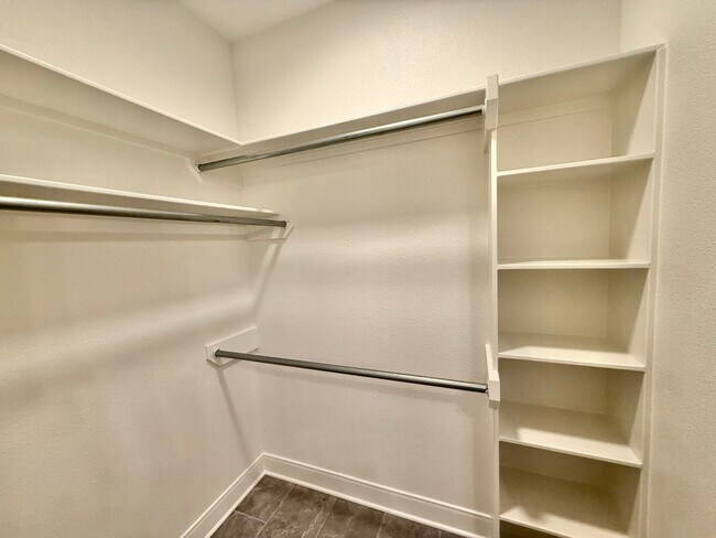 Building Photo - Beautiful and Spacious 3-Bedroom, 2-Bath R...