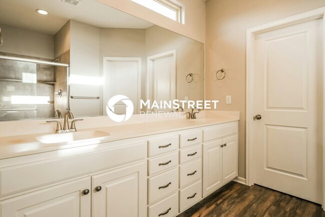 Building Photo - 4 Bedroom Pet-Friendly Home in Grain Valley, MO with Main Street Renewal