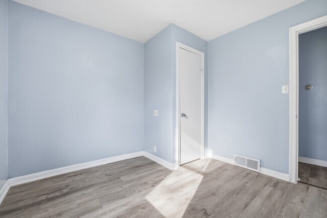 Building Photo - 2719 Dewey St