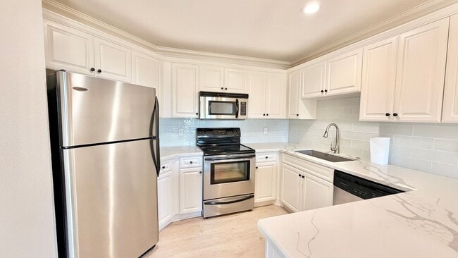 Building Photo - Beautifully Remodeled and Updated Upstairs Condo Unit in the Private & Gated Vista Way Village Co...