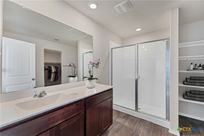 Building Photo - 140 Oak Meadows