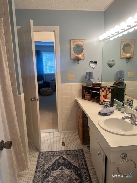 Building Photo - 25 Farmington Chase Crescent