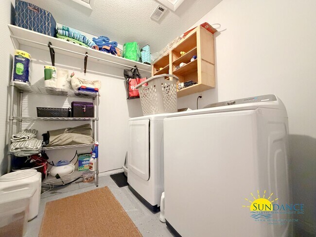 Building Photo - Freshly Painted 3BR Home in Yorktown at Willow Bend – Near Bases!