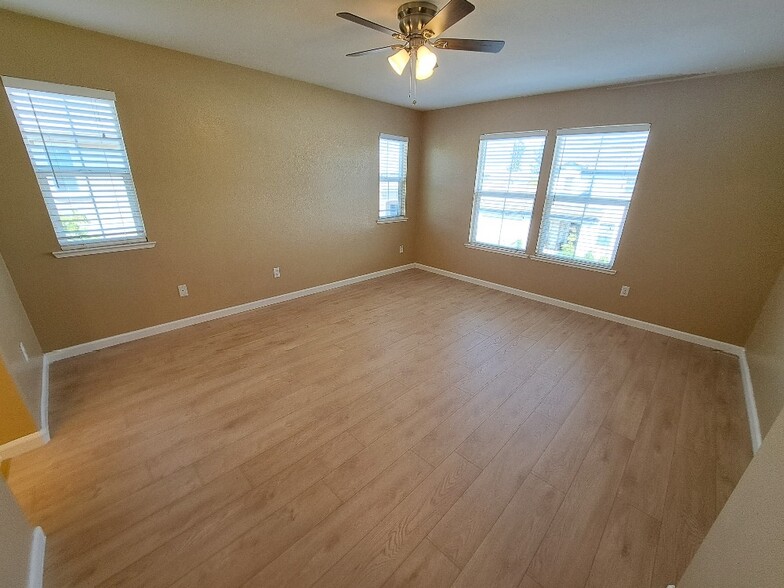 Building Photo - 4950 Trouville Ln
