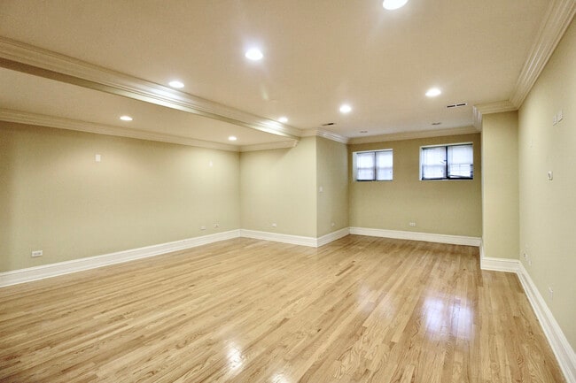 Building Photo - 5528 S Indiana Ave