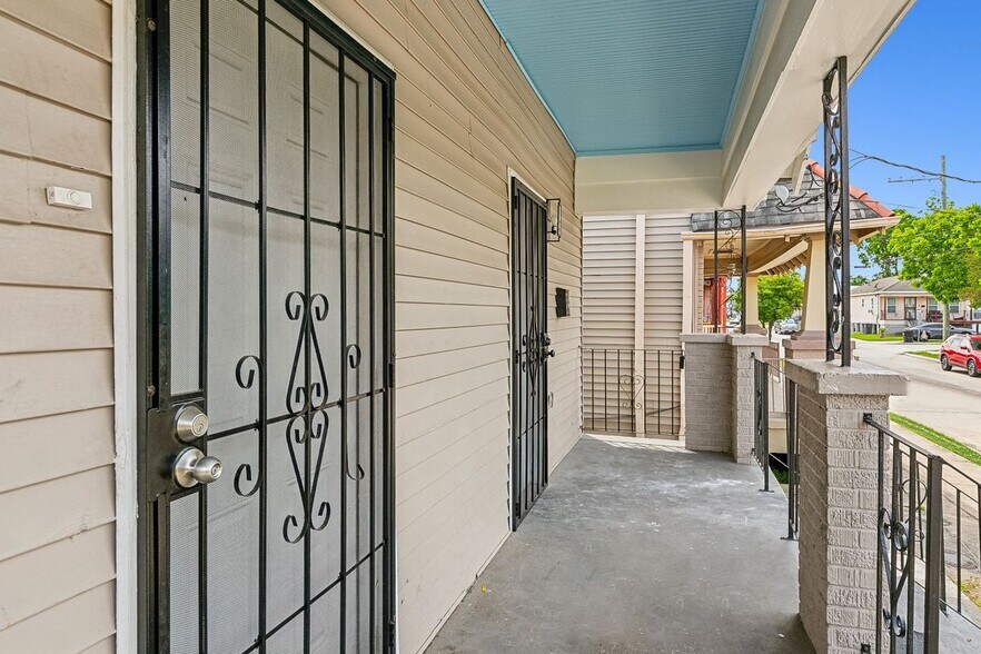 Building Photo - 2562 N Galvez St