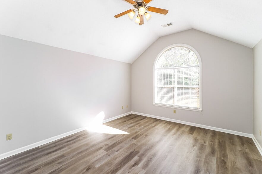 Building Photo - 10109 Lynham Dr