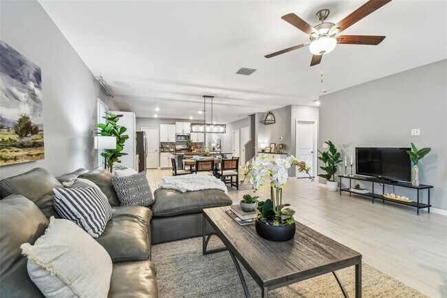 Building Photo - 8887 Little Bluestem Dr