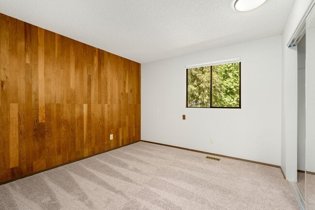 Building Photo - 3 Bedroom 2.5 Bath Home Near Microsoft