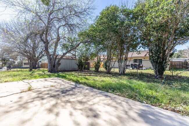 Building Photo - 2943 Keslake St