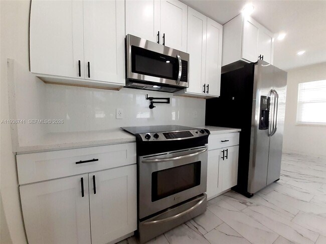 Building Photo - 2109 N Park Rd