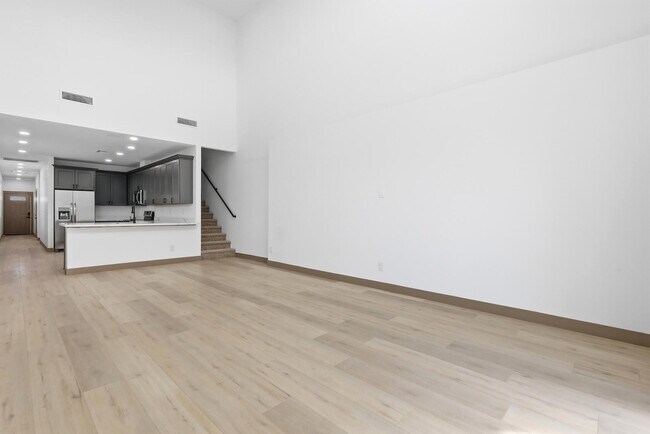 Building Photo - 2805 Trumbull Rd