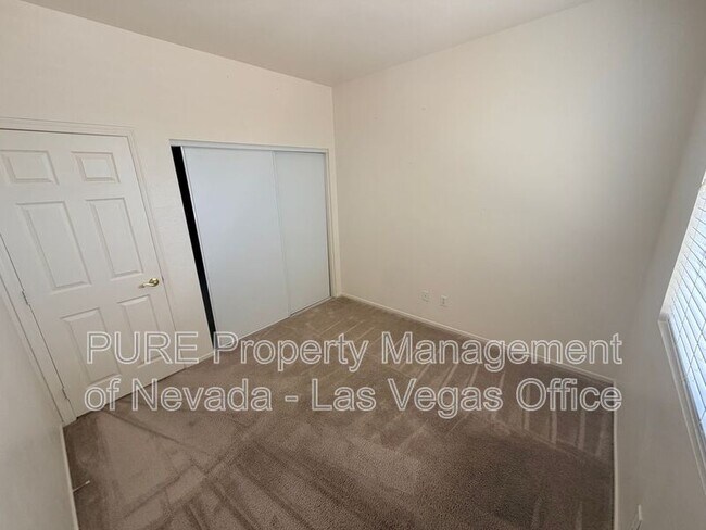 Building Photo - 925 Lexington Cross Dr