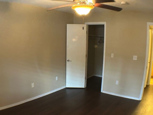 Building Photo - Beautiful 2 bedroom 2 bathroom condo (Avai...