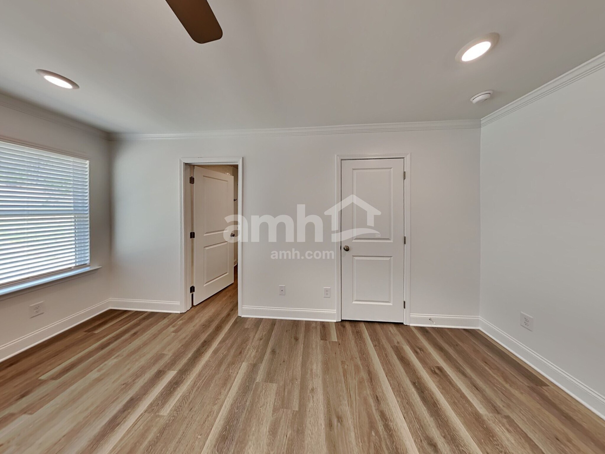Building Photo - 1069 Highland Walk