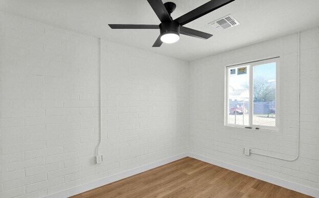 Building Photo - Newly Renovated 2 Bedroom, 1 Bath, with St...