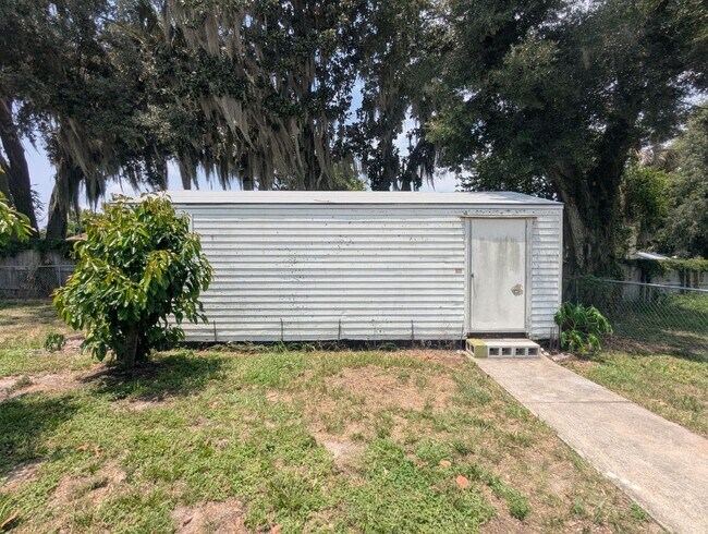 Building Photo - For Rent: 4 Bedroom, 3  Bathroom, Office/Den, Sunroom/Florida room, Large Shed, Huge backyard