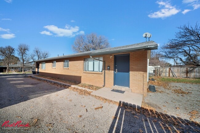 Building Photo - Adorable 2 Bedroom Cedar City Townhome