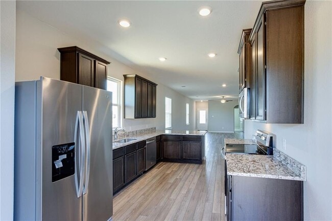 Building Photo - 520 Republic Dr