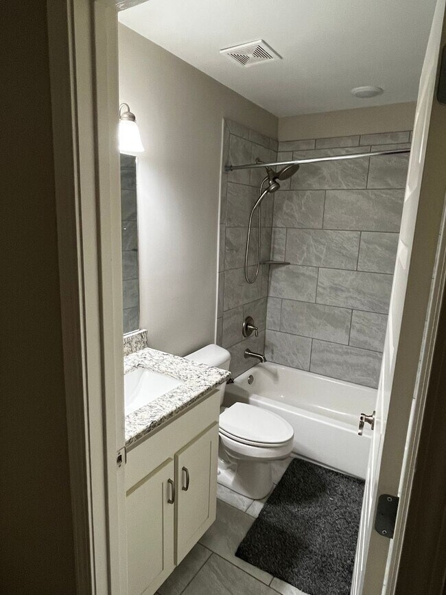 Building Photo - Custom Built home in a quiet subdivision