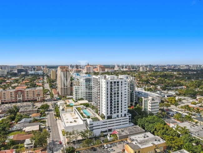 Building Photo - Studio, 1 bath Condo - 3180 Coral Way Spac...