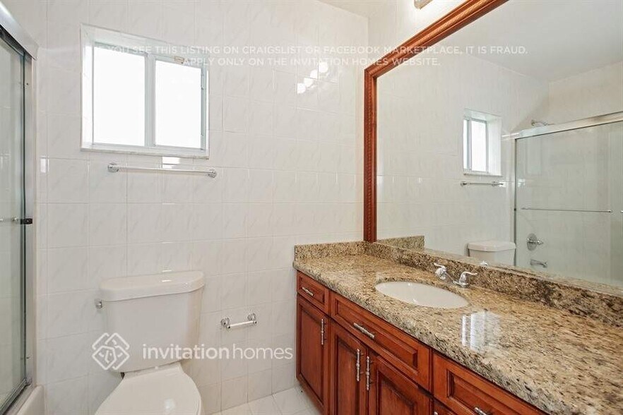 Building Photo - 16440 SW 144th Ave