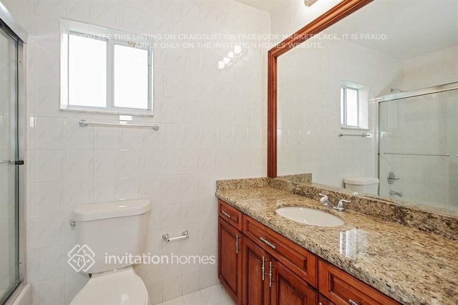 Building Photo - 16440 SW 144th Ave