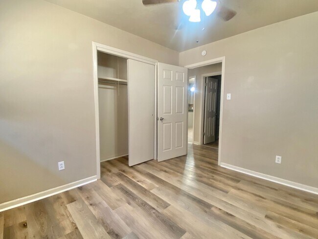 Building Photo - Great 3 bed 2bath 1 car garage now available