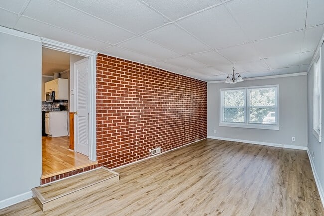 Building Photo - 123 Swinton Dr