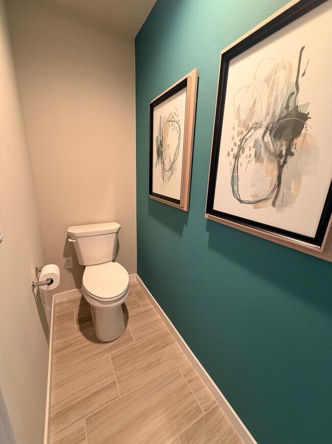 Building Photo - Model home! 4-bed 3-Bath Home on Moon MTN!