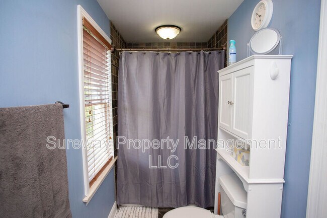 Building Photo - 417 N Warwick Rd