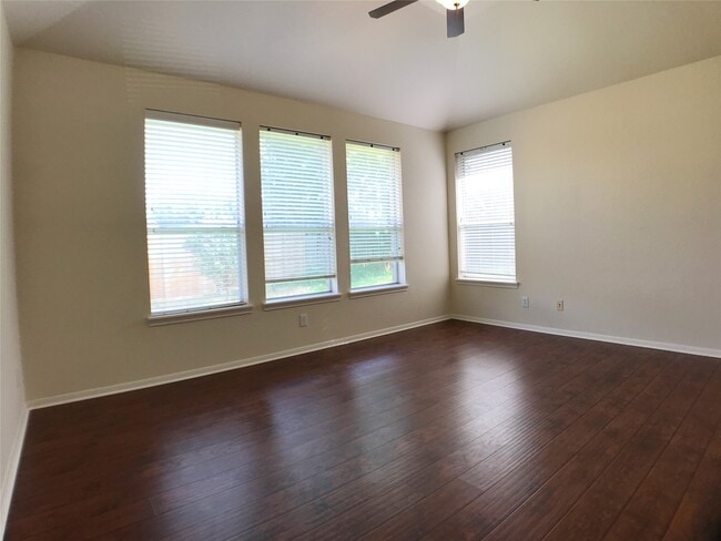 Building Photo - 6323 Sunset Cove Ln