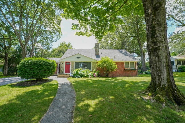 Primary Photo - 70 Oakridge Rd