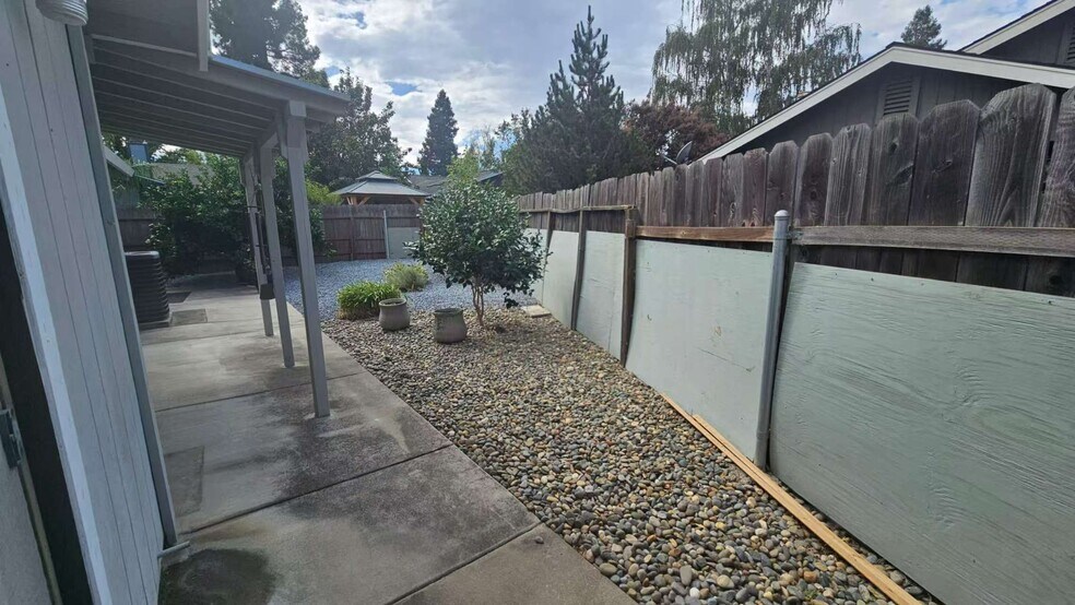 Building Photo - 814 Portugal Way