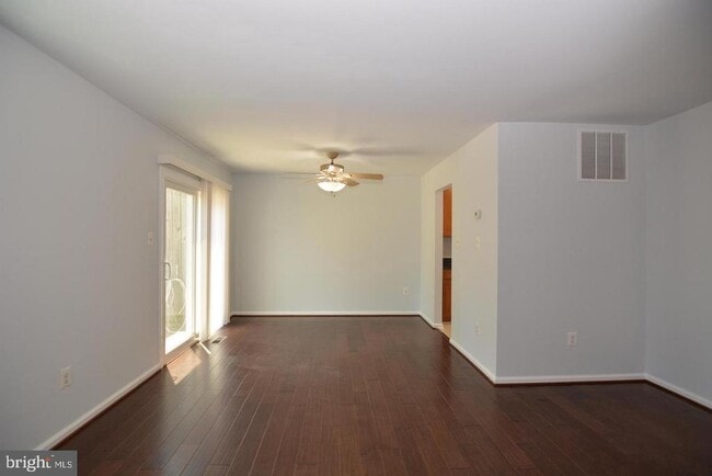 Building Photo - 714 Hurley Ave