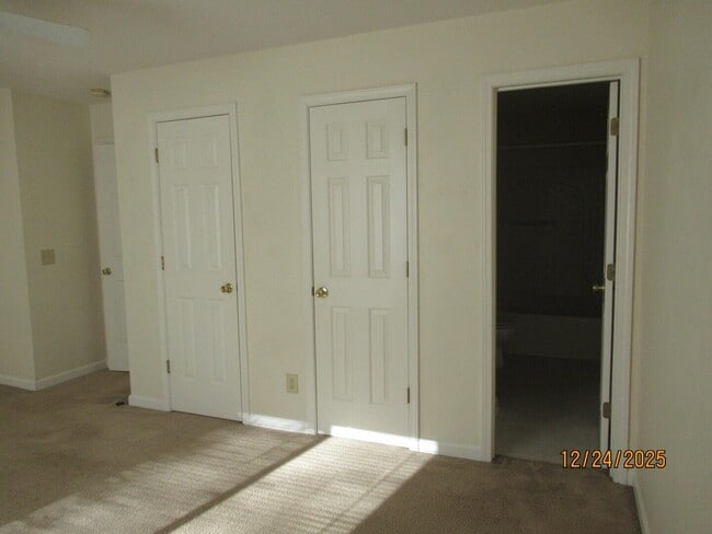 Building Photo - 251 Rast St