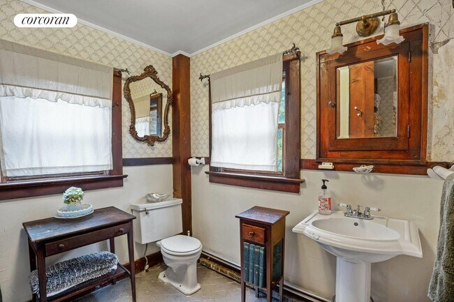 Building Photo - 2976 Noyack Rd