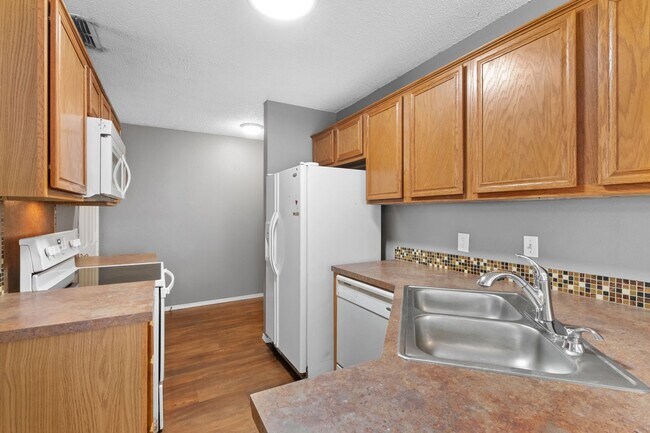 Building Photo - S Erika Ave Duplex