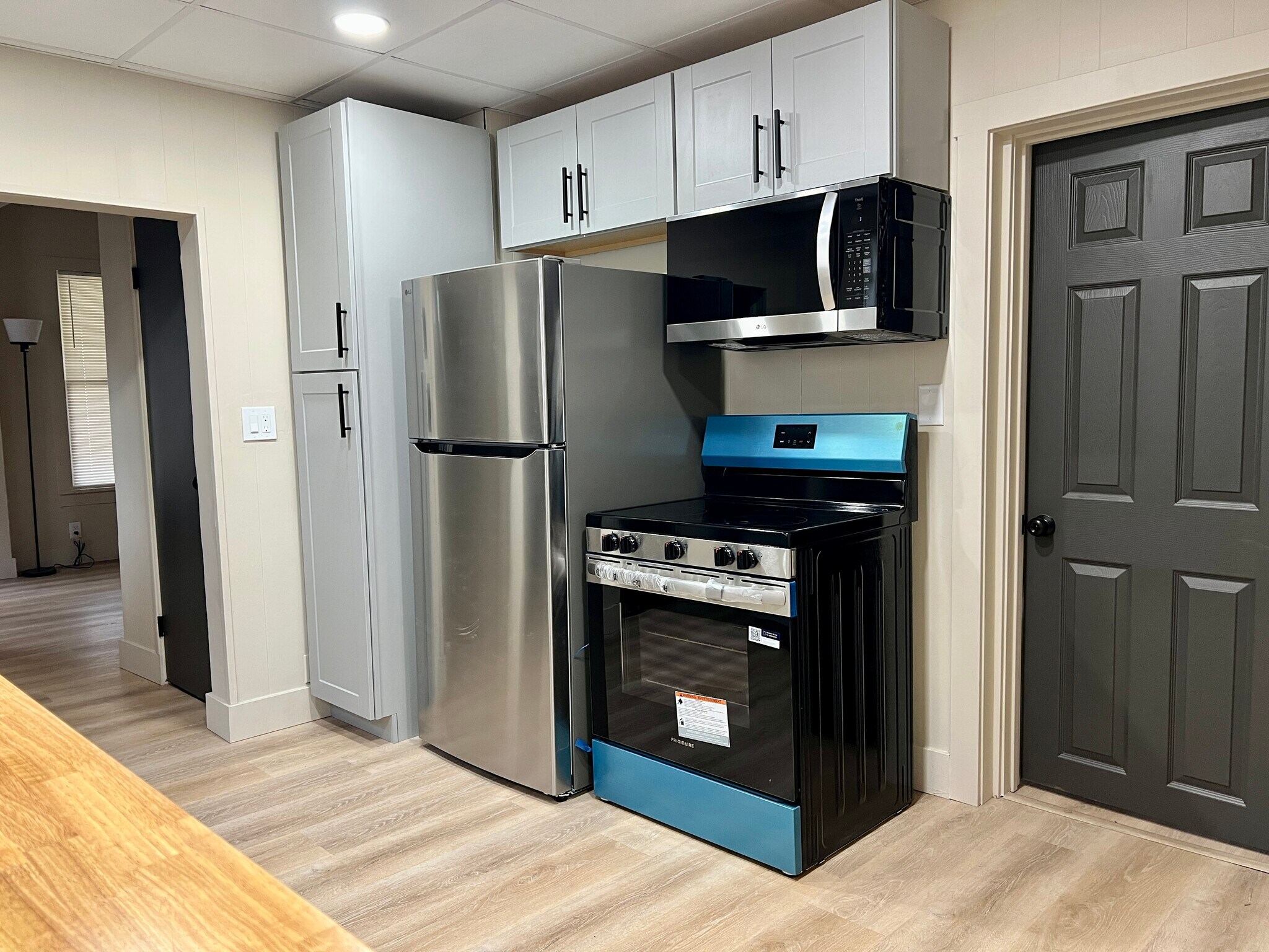 Building Photo - 647 Wooster Rd W