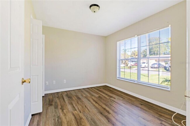 Building Photo - 816 Grove Ave